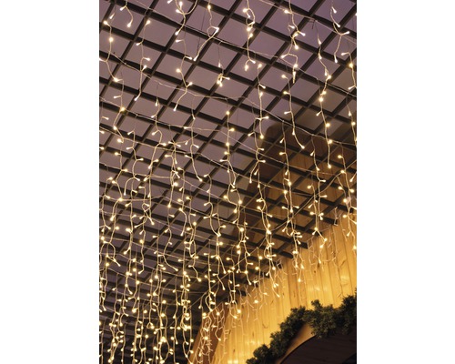 Závesná svetelná reťaz na strope