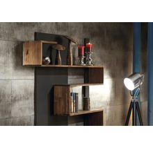 Dekoratívna drevená nástenná polica s úložnými priestormi