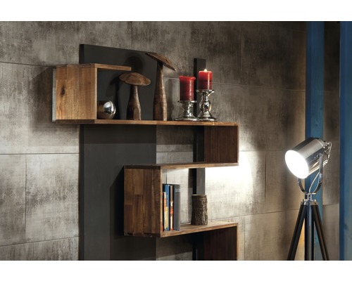 Dekoratívna drevená nástenná polica s úložnými priestormi