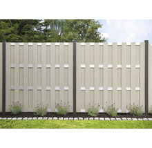 Drevený plot s stĺpikmi