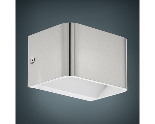 Nástenné svietidlo z kovu