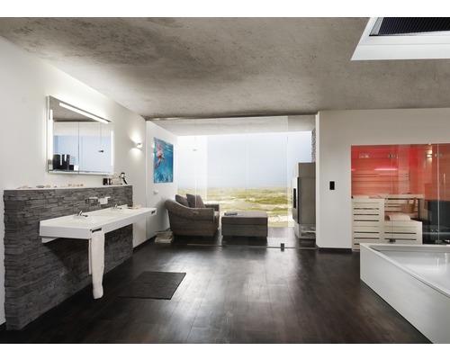 Kúpeľňa s dvojitým umývadlom, posedením, krbom a saunou