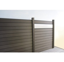 Plastový plot s dekoračným prvkom