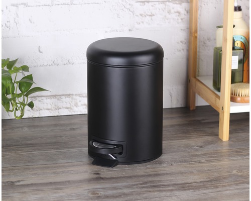 Čierny kovový pedálový kôš