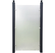 Záhradný plot zástena s preskleným prvkom