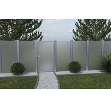 Záhradný plot s bránou a sklenenou ochranou súkromia