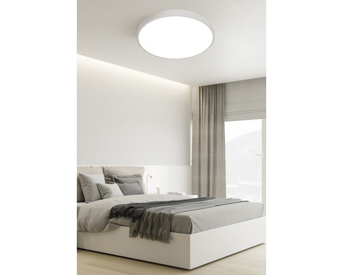 Guľaté stropné svietidlo v spálni