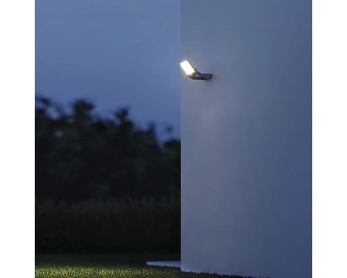 Nástenný LED reflektor pre vonkajšie osvetlenie