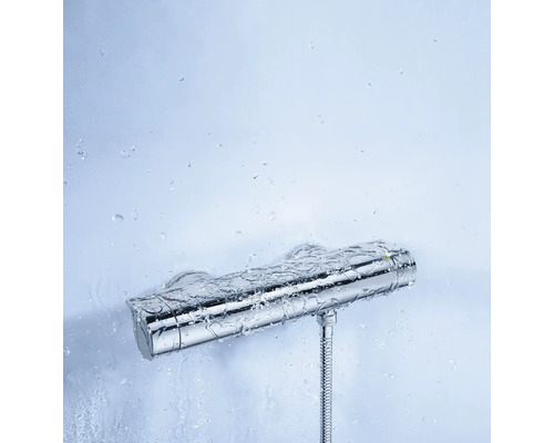 Nástenná sprchová batéria s vodou