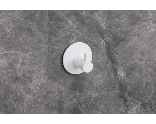 Biely nástenný hák do kúpeľne