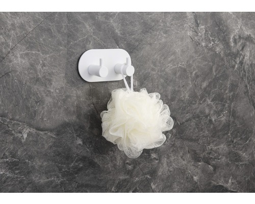 Dvojitý nástenný hák s hubkou do kúpeľa