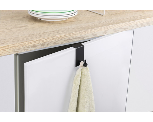 Držiak na uteráky na pripevnenie na dvierka skrinky s uterákom