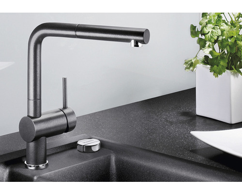 Kuchynská batéria s výtokom a dávkovačom saponátu