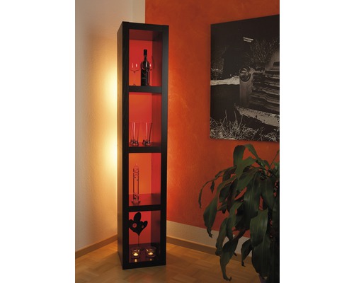 Čierna polica so štyrmi priehradkami na uloženie pohárov a dekorácií