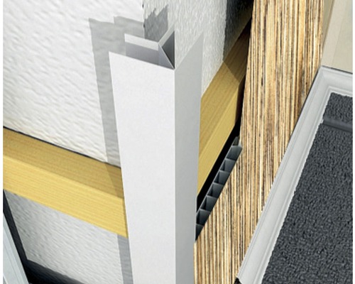 Detail rohu s nástennými panelmi a dreveným rámom