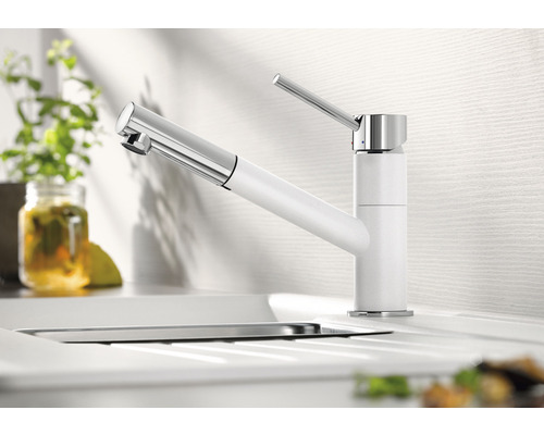 Kuchynská batéria v bielej a chrómovej farbe na dreze