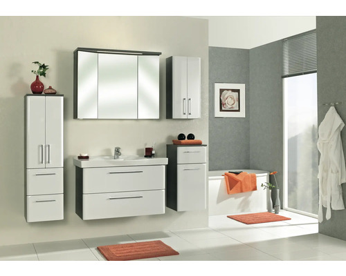 Moderný kúpeľňový komplet s umývadlom, zrkadlovou skrinkou a vysokou skriňou