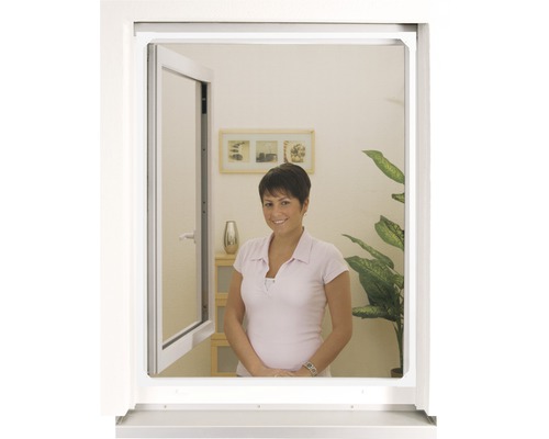 Otvorené okno so sieťou proti hmyzu