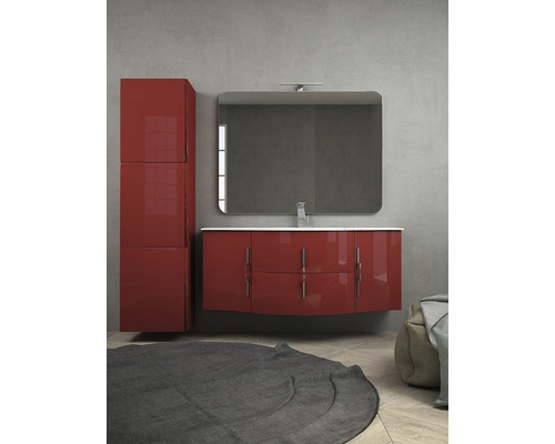 Kúpeľňa s umývadlovou skrinkou, zrkadlovou skrinkou a vysokou skrinkou