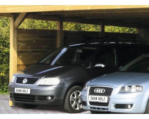 Drevený dvojitý prístrešok pre autá s dvoma zaparkovanými autami