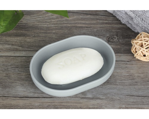 Miska na mydlo s mydlom na drevenom stole