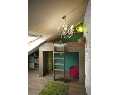 Detská izba s vyvýšenou posteľou, rebríkom a hracím priestorom