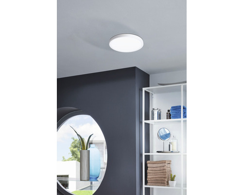 Okrúhle stropné svietidlo v kúpeľni