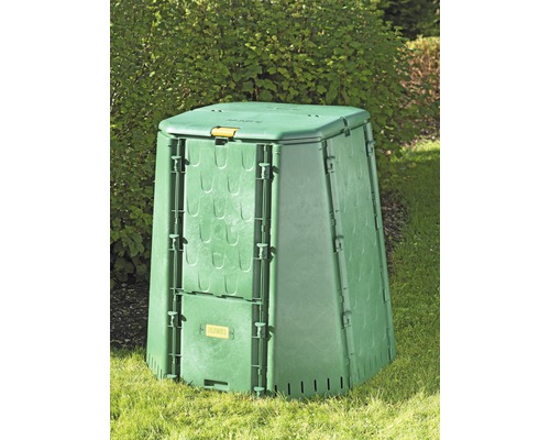 Plastový kompostér v záhrade