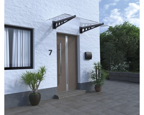 Vchodové dvere s prístreškom a poštovou schránkou na rodinnom dome