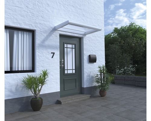 Vstupný priestor domu s vchodovými dverami, poštovou schránkou a strieškou