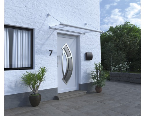 Vonkajší pohľad na dom s prístreškom nad vchodovými dverami, vchodové dvere, poštová schránka a rastliny