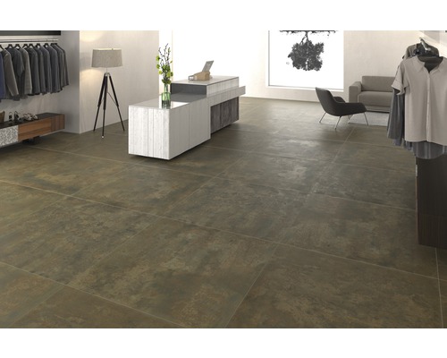 Veľká miestnosť s podlahovými dlaždicami