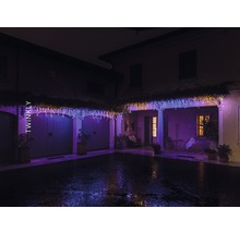 Fasáda domu s dekoračnou svetelnou reťazou Twinkly