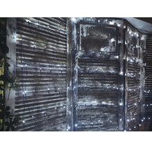 Ozdobná svetelná reťaz na okeniciach