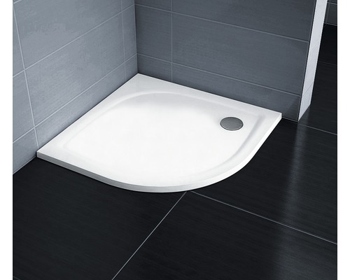 Rohová sprchová vanička v kúpeľni