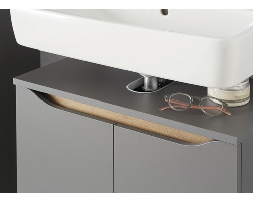 Skrinka pod umývadlo s umývadlom, okuliarmi a sviečkou