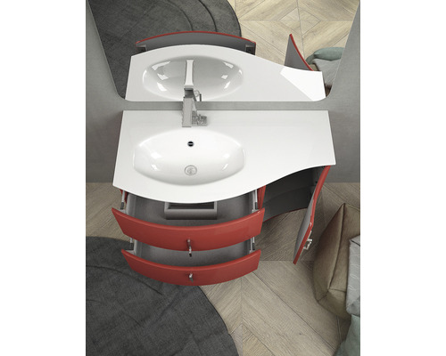 Kúpeľňa s umývadlom, umývadlovými misami a zásuvkami