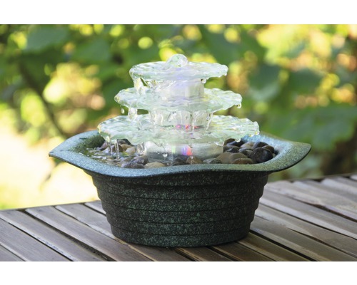 Dekoratívna izbová fontána s tromi úrovňami a kameňmi