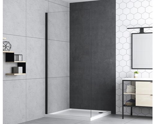 Walk-in sprchovací kút so sprchovou vaničkou v moderné kúpeľni