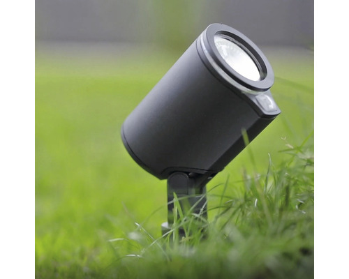Záhradný bodový reflektor na osvetlenie trávnika