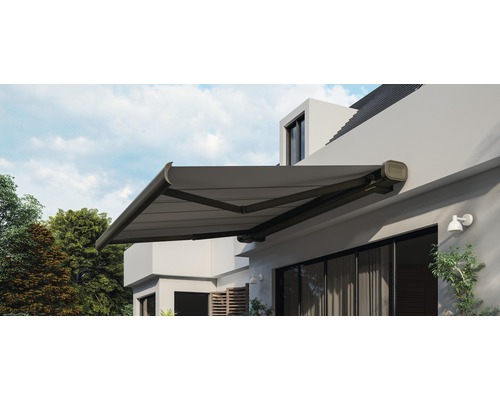 Výsuvná kĺbová markíza pri dome