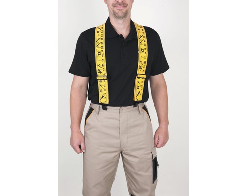 Muž má na sebe žlté traky s motívom skladacieho metra