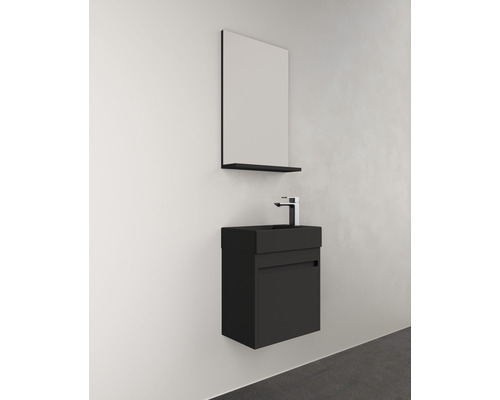 Čierna skrinka pod umývadlo so zrkadlom a poličkou do kúpeľne.