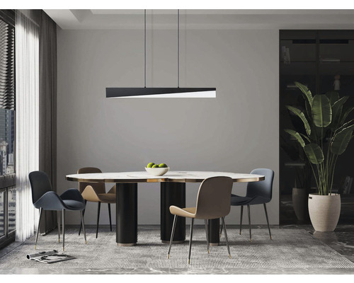 Moderná jedáleň s jedálenským stolom, stoličkami a závesným svietidlom