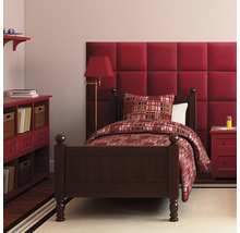 Detská izba s posteľou, čalúneným čelom a nočným stolíkom