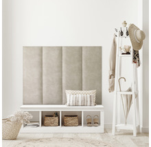 Svetlá vstupná hala s čalúnenou stenou, lavicou s úložným priestorom a vešiakom na kabáty