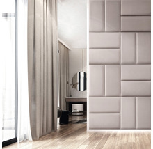 Pohľad na izbu so závesom, zrkadlovou komodou a stenovými panelmi pre interiérový dizajn