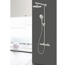 Sprchový stĺp s hlavovou a ručnou sprchou v kúpeľni