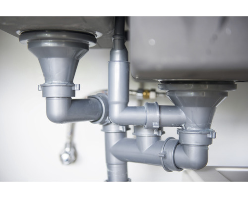 Odpadové potrubie pod umývadlom