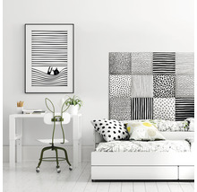 Zariadenie izby so stolom, stoličkou a posteľou v čiernej a bielej farbe.